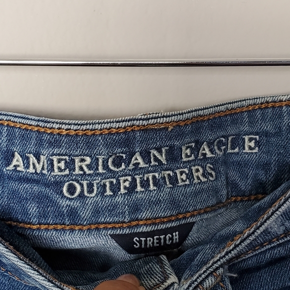 AE Tomgirl Stretch 9" High Rise distressed Jeans - Picture 7 of 9